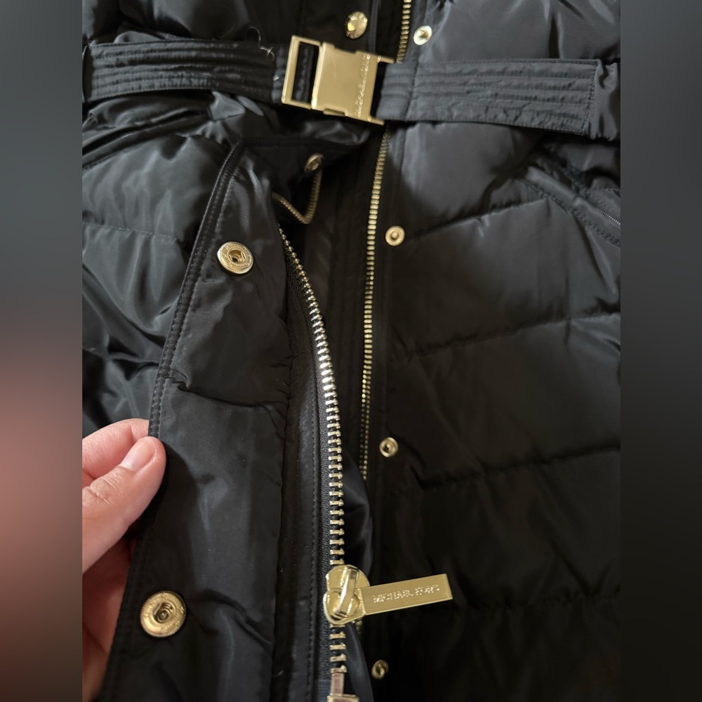 Michael Kors - Women's Faux-Fur-Trim Hooded Belted Puffer Coat - Picture 8 of 11